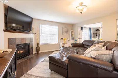 306 E 16th Pl, La Center, WA 98629 - Photo 5