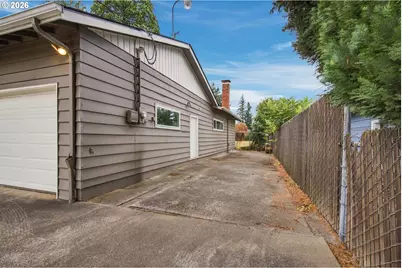 8123 SE Roots Rd, Milwaukie, OR 97267 - Photo 23
