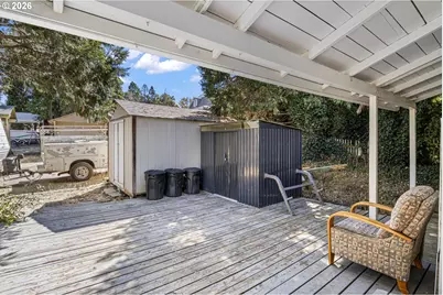 210 SE 4th St, Oakland, OR 97462 - Photo 29