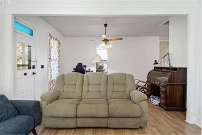 210 SE 4th St, Oakland, OR 97462 - Photo 9