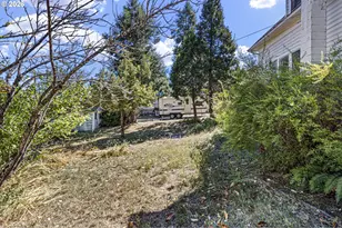 210 SE 4th St, Oakland, OR 97462 - Photo 27