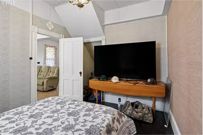 210 SE 4th St, Oakland, OR 97462 - Photo 19