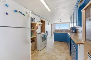 842 S Empire Blvd, Coos Bay, OR 97420 - Photo 11