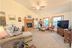 10503 Emily Dr, Island City, OR 97850 - Photo 9