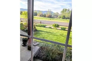 10503 Emily Dr, Island City, OR 97850 - Photo 17