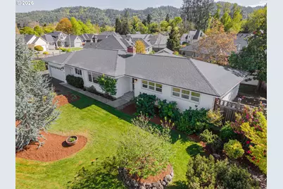 1025 NW Basco Ave, Roseburg, OR 97471 - Photo 37