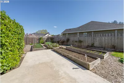 1025 NW Basco Ave, Roseburg, OR 97471 - Photo 31