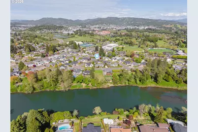 1025 NW Basco Ave, Roseburg, OR 97471 - Photo 35