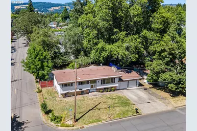 1801 E Laurel Dr, Newberg, OR 97132 - Photo 3