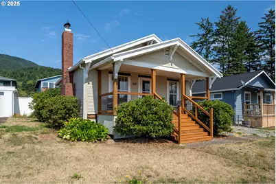 210 Cypress Ave, Garibaldi, OR 97118 - Photo 3