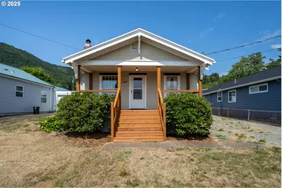 210 Cypress Ave, Garibaldi, OR 97118 - Photo 1