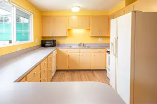 3430 E St, Springfield, OR 97478 - Photo 15