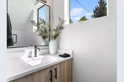 7572 SW 31st Ave, Portland, OR 97219 - Photo 9