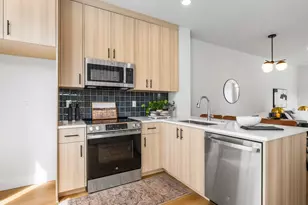 7572 SW 31st Ave, Portland, OR 97219 - Photo 3