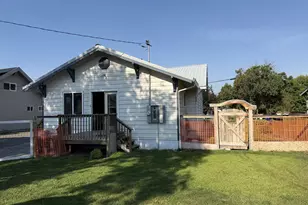 203 NE 1st St, Enterprise, OR 97828 - Photo 5