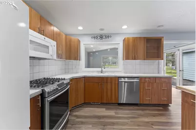 1275 NE Country Club Ave, Gresham, OR 97030 - Photo 7