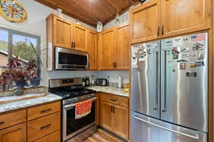 4696 Cow Creek Rd, Riddle, OR 97469 - Photo 17