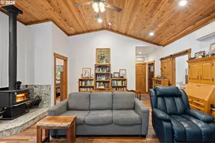 4696 Cow Creek Rd, Riddle, OR 97469 - Photo 11