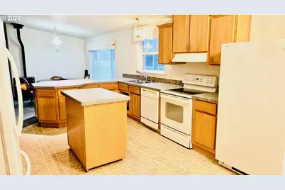 6425 SW Canal Blvd, Redmond, OR 97756 - Photo 5