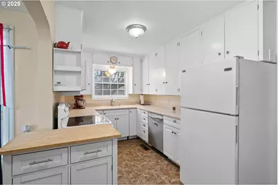 9311/9315 SE Grant St, Portland, OR 97216 - Photo 5