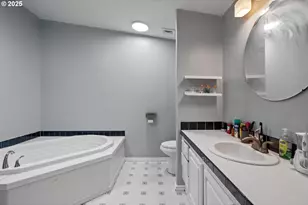 9311/9315 SE Grant St, Portland, OR 97216 - Photo 25