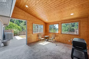 2460 Stephanie Ln, North Bend, OR 97459 - Photo 17