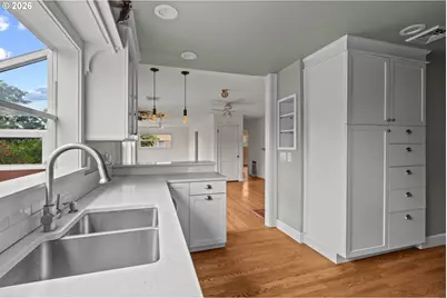 357 W Niagara Ave, Astoria, OR 97103 - Photo 9