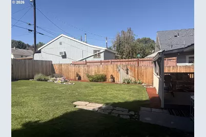 412 E 11th St, The Dalles, OR 97058 - Photo 17