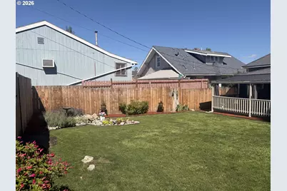 412 E 11th St, The Dalles, OR 97058 - Photo 19