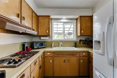 1406 Carter Ln, Springfield, OR 97477 - Photo 11