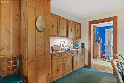905 E 1st St, Coquille, OR 97423 - Photo 11