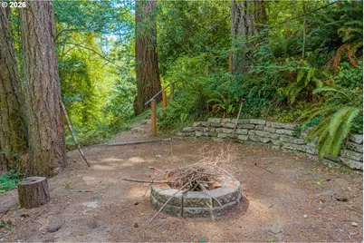 905 E 1st St, Coquille, OR 97423 - Photo 35
