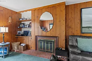905 E 1st St, Coquille, OR 97423 - Photo 7