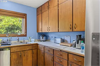 905 E 1st St, Coquille, OR 97423 - Photo 15