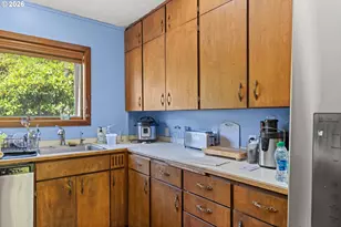905 E 1st St, Coquille, OR 97423 - Photo 15