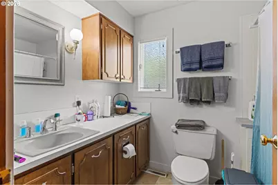 905 E 1st St, Coquille, OR 97423 - Photo 19