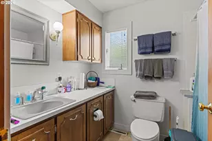 905 E 1st St, Coquille, OR 97423 - Photo 19