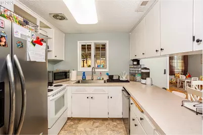 85 NE 23rd St, Gresham, OR 97030 - Photo 9