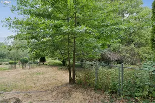 512 SE Alder Ct, Hillsboro, OR 97123 - Photo 35