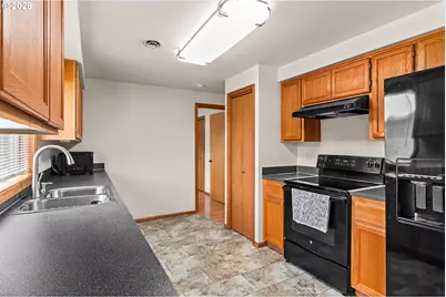 2484 Melrose Loop, Eugene, OR 97402 - Photo 9