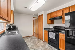 2484 Melrose Loop, Eugene, OR 97402 - Photo 9