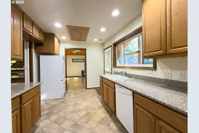 1108 6th St SE, Bandon, OR 97411 - Photo 19