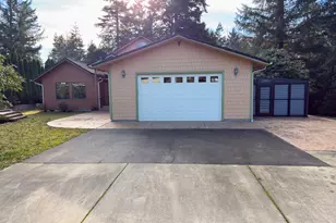 1108 6th St SE, Bandon, OR 97411 - Photo 5