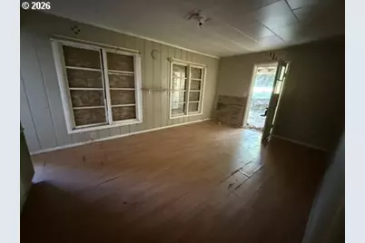 1410 NW Grove St, Roseburg, OR 97471 - Photo 9