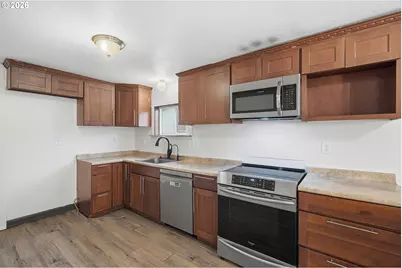 11320 NE Morris St, Portland, OR 97220 - Photo 9