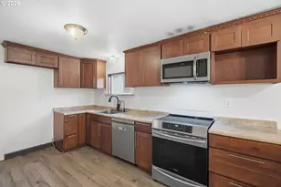 11320 NE Morris St, Portland, OR 97220 - Photo 9