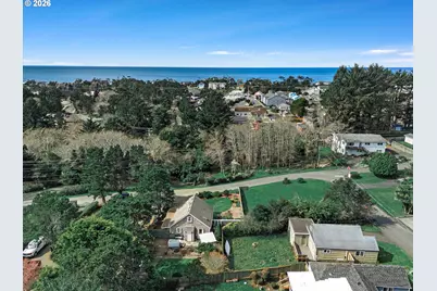 806 NE Mast Ave, Lincoln City, OR 97367 - Photo 39