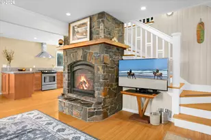 806 NE Mast Ave, Lincoln City, OR 97367 - Photo 3