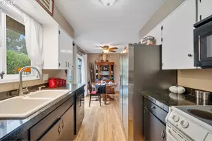 1003 Grove Ave, Tillamook, OR 97141 - Photo 9