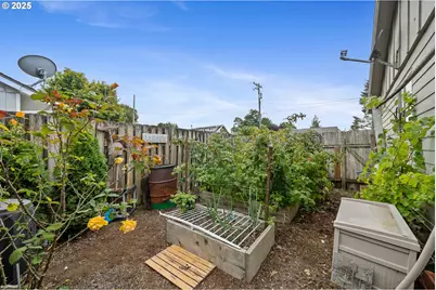 1003 Grove Ave, Tillamook, OR 97141 - Photo 19